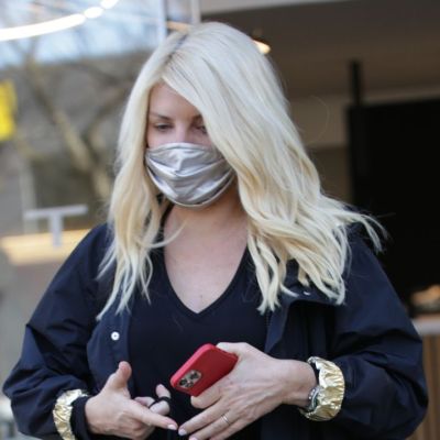 Ελένη Μενεγάκη: Πήγε κομμωτήριο αλλά μας «μάγεψε» με το απίθανο outfit της! Θα ξετρελαθείς