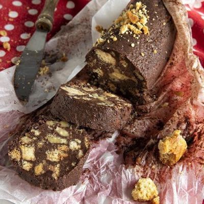 Λαχταριστός κορμός σοκολάτας με πασχαλινά κουλουράκια