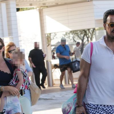 Πέτρος Κουσουλός: Είδαμε την σύζυγό του με σορτς και… μείναμε! Για βουτιές με τις κόρες τους