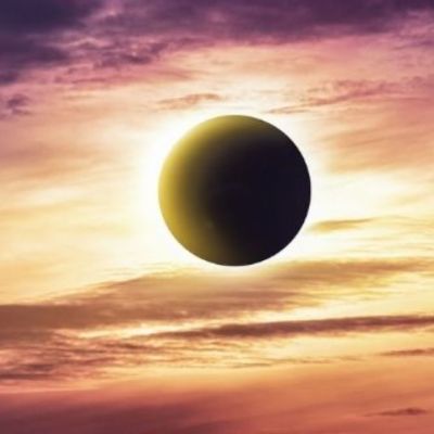 Σήμερα 10/06: Η Νέα Σελήνη–Έκλειψη στους Διδύμους θέλει να έχεις μάτια και στην πλάτη