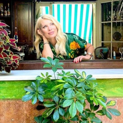 Ελένη Μενεγάκη: Η βόλτα στην Κηφισιά και το λαχταριστό γεύμα που απόλαυσε!