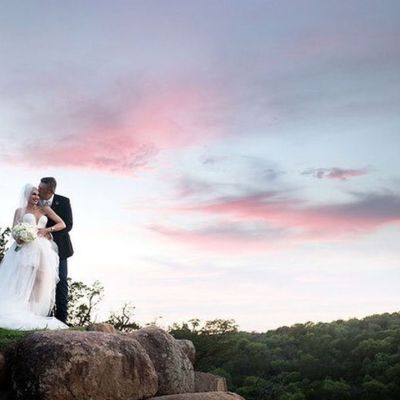 Τραγουδίστρια παντρεύτηκε και δημοσίευσε τις πρώτες φωτογραφίες από τον γάμο της!