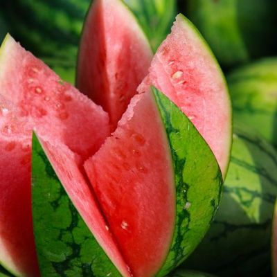 Tips για μαμάδες: Έτσι θα εξαφανίσετε από τα ρούχα το λεκέ από καρπούζι