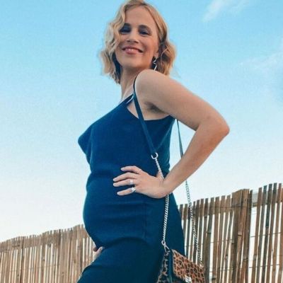 Νάντια Μπουλέ: Για βουτιές με μπικίνι στον ένατο μήνα της εγκυμοσύνης της!