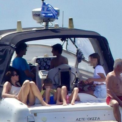 Ζυγούλη – Ρουβάς: Σκαφάτες διακοπές με τα τέσσερα παιδιά τους - Θα ξετρελαθείς με τις φώτο!