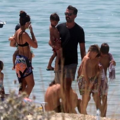 Αλέκα Καμηλά – Πέτζα Στογιάκοβιτς: Καρέ καρέ οι οικογενειακές διακοπές τους στην Χαλκιδική