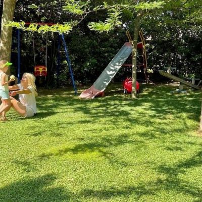 Μαρίνα Παντζοπούλου: Θα λιώσετε με τη φωτό – Δείτε την να κυνηγά τον αδερφό της, Άγγελο Λάτσιο