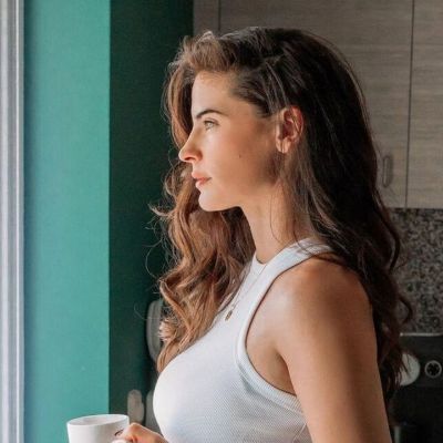 Μπόμπα: Βόλτα με τις δίδυμες! Η νέα της εικόνα μετά την απώλεια των κιλών - Η εμφάνιση με κολάν