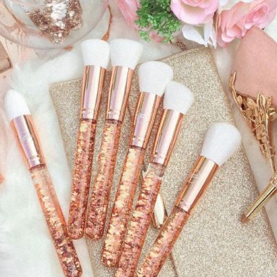 Πώς θα καθαρίσεις εύκολα και σωστά τα πινέλα του μακιγιάζ