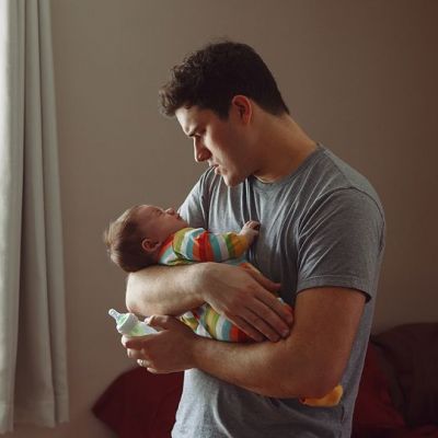 Και όμως, υπάρχει και η ανδρική επιλόχεια ή μεταγεννητική κατάθλιψη