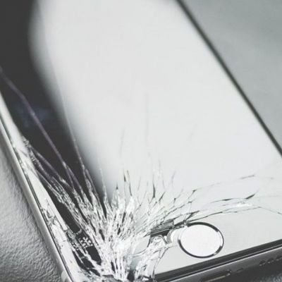 Έσπασε η οθόνη του κινητού σου; Το μόνο που θα χρειαστείς είναι... οδοντόκρεμα