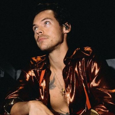 Ο Harry Styles δεν διασκεδάζει απλά τους fans του! Δίνει και ερωτικές συμβουλές