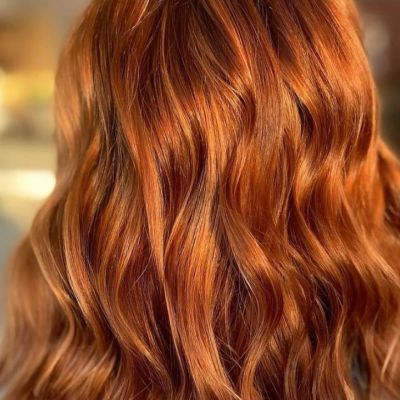 Αυτή είναι η φθινοπωρινή απόχρωση μαλλιών που ταιριάζει σε όλες τις γυναίκες