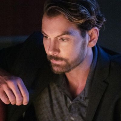 Spoiler Άγριες Μέλισσες πρεμιέρα: Ο Κωνσταντής πνίγει τον πόνο για τη Δρόσω στο αλκοόλ