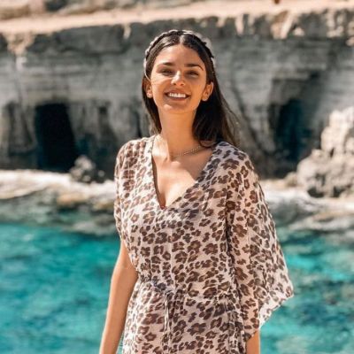 Τι κι αν είναι φθινόπωρο; Το καλοκαίρι της Ιφιγένειας Τζόλα μάς εμπνέει