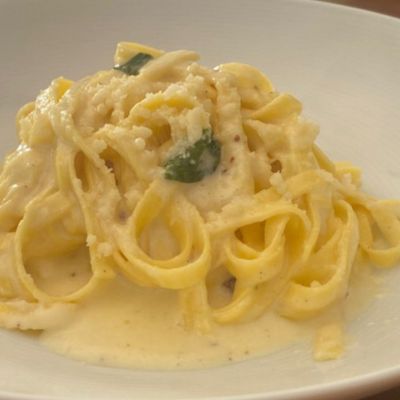 Μοναδική συνταγή για κρεμώδεις ταλιατέλες με 4 τυριά (Γράφει η Majenco)