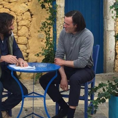 #Καρτ Ποστάλ: 15 tweets που αποθέωσαν τη νέα σειρά της ΕΡΤ στην πρεμιέρα της