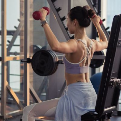 Πολλές επαναλήψεις vs βάρη: Τι να επιλέξεις για να χάσεις κιλά