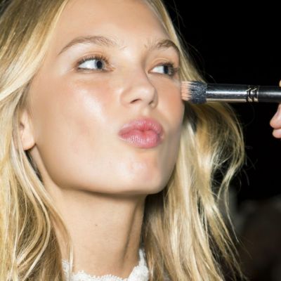 6 πολύ οικονομικές πούδρες για ματ επιδερμίδα όλη μέρα