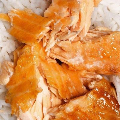 Σολομός με ρύζι: Η συντάγη που έγινε viral στο TikTok θα σε ενθουσιάσει