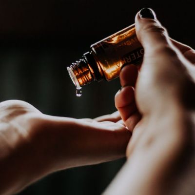 Έλαιο σταφυλιού: Τα οφέλη του στην επιδερμίδα και η σωστή χρήση του