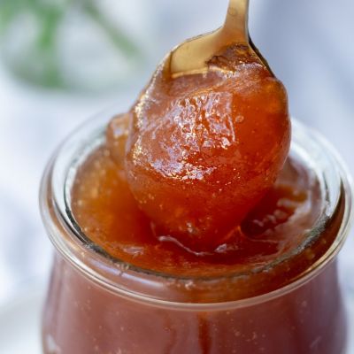 Tips για μαμάδες: Έτσι θα αφαιρέσετε τον λεκέ από μαρμελάδα στα ρούχα