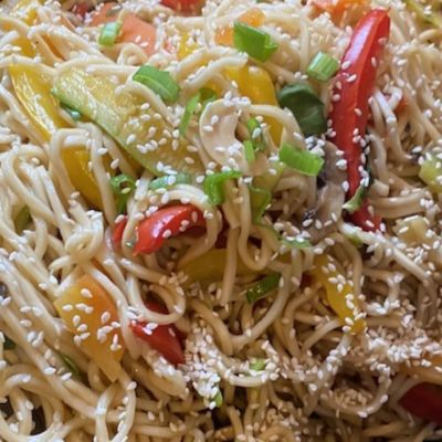 Συνταγή για τα πιο νόστιμα Noodles με λαχανικά και κάσιους (Γράφει η Majenco)