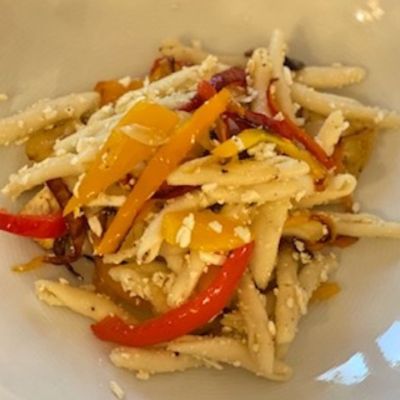 Συνταγή για τα παραδοσιακά Κρητικά μακαρόνια Σκιουφικτά με μυζήθρα και πιπεριές (Γράφει η Majenco)