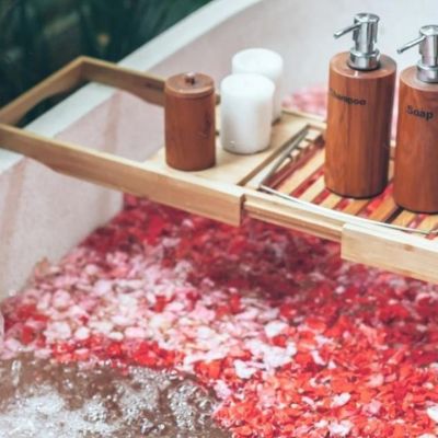 Πώς θα κάνεις το πιο απολαυστικό μπάνιο με αιθέρια έλαια