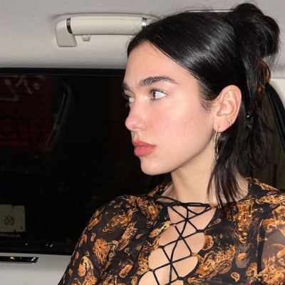 Dua Lipa: Τα 5 μυστικά της για αψεγάδιαστη επιδερμίδα