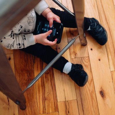 Τα παιδιά είναι ασφαλή και πέντε ώρες την ημέρα μπροστά σε οθόνη;