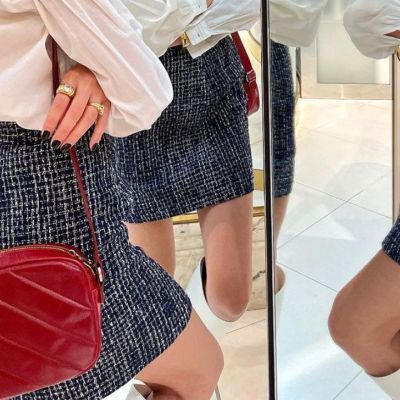 Πώς να φορέσεις τις χρωματιστές τσάντες τον χειμώνα