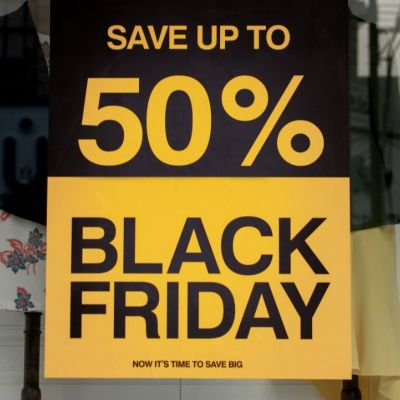 Πλησιάζει η Black Friday! 5 tips για να μην ξοδέψεις αλόγιστα τα χρήματά σου