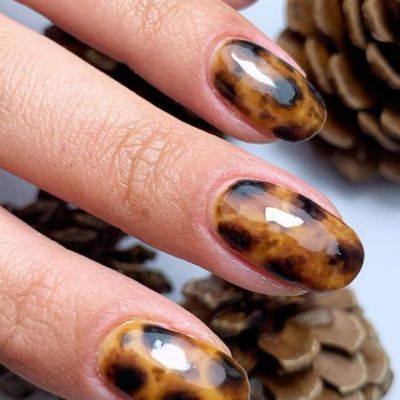 #TortoiseshellNails: 10 nail art που θυμίζουν ταρταρούγα