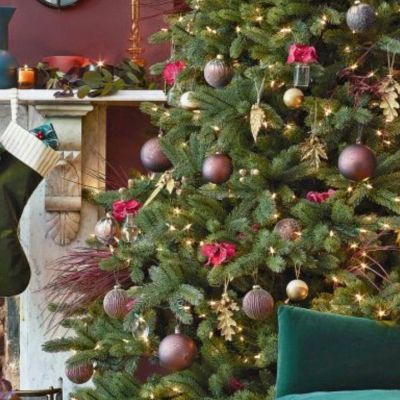 10 ιδέες για να μετατρέψεις το σαλόνι σου στον τέλειο πρωταγωνιστή των Χριστουγέννων