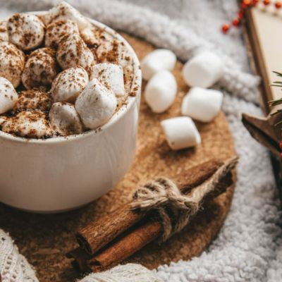 Μπες σε xmas mood: 4 τρόποι να φτιάξεις την πιο γευστική ζεστή σοκολάτα