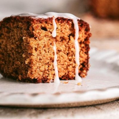 Συνταγή για το πιο λαχταριστό gingerbread κέικ με παγωμένη κρέμα τυριού