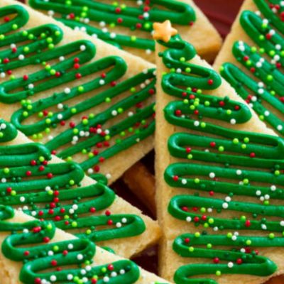 Καιρός να φτιάξεις κι εσύ τα πιο χριστουγεννιάτικα cookies σε σχήμα δέντρου!