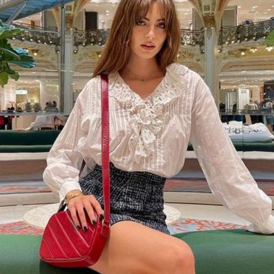 12 κόκκινα ρούχα και αξεσουάρ για τις εμφανίσεις των γιορτών