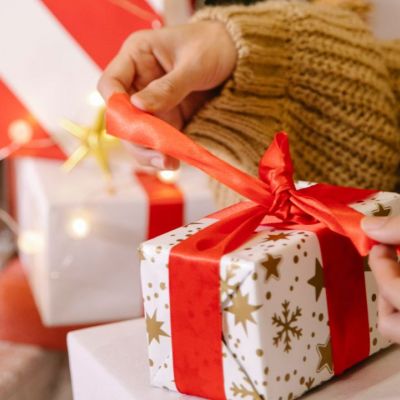 7 οικονομικές προτάσεις για να κάνεις δώρο στην καλύτερή σου φίλη τα Χριστούγεννα