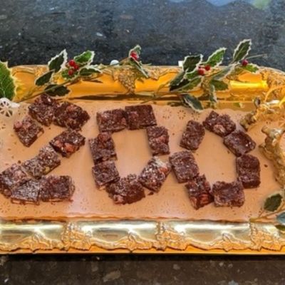 Η απόλυτη συνταγή για Christmas Rocky Road σοκολατάκια (Γράφει η Majenco)