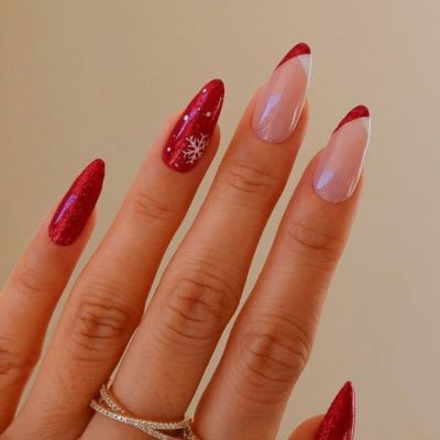 10 glittery nail art για να υποδεχτείς τον νέο χρόνο με λάμψη και στυλ