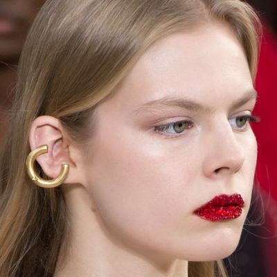 Τα glitter χείλη είναι η νέα τάση στο μακιγιάζ - Πώς θα τα πετύχεις