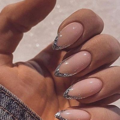 10 glam βερνίκια νυχιών για να υποδεχτείς το 2022 με λάμψη