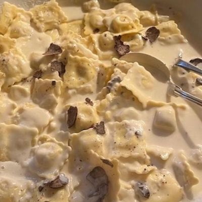 Η πιο γευσιγνωστικά μαγική συνταγή είναι τα γεμιστά Ραβιόλι με τρούφα και τυριά (Γράφει η Majenco)