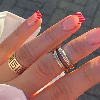 #CandycaneNails: Η πιο παιχνιδιάρικη τάση στα νύχια και 10 μανικιούρ για να διαλέξεις