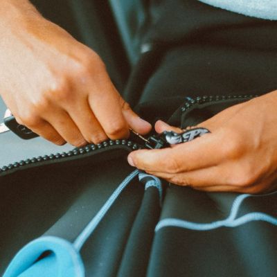 Κόλλησε το φερμουάρ; Έτσι θα σώσεις το ρούχο και την αμηχανία σου