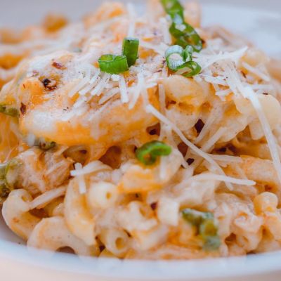 BBQ Mac & Cheese: Η απόλυτη συνταγή που θα λατρέψουν μικροί και μεγάλοι