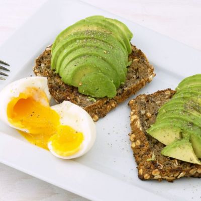 Το τοστ με αβοκάντο και αυγό είναι η τελευταία τάση στα σνακ - Πώς θα το φτιάξεις