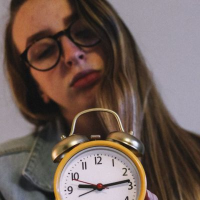 Πατάς συνέχεια αναβολή στο ξυπνητήρι; Καλά θα κάνεις να το σταματήσεις άμεσα